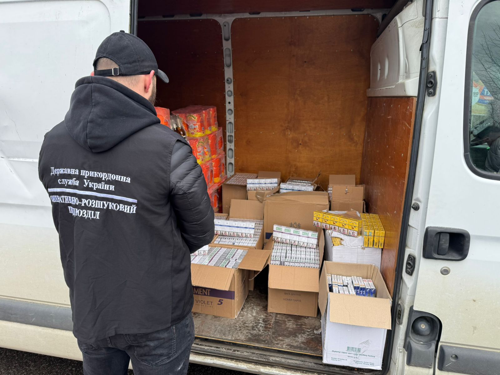 правоохоронці, коробки