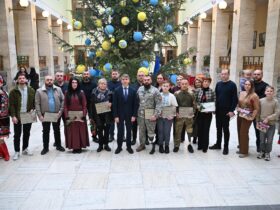 люди, ялинка, нагороди