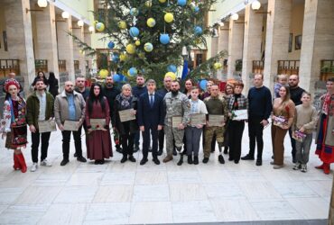 люди, ялинка, нагороди