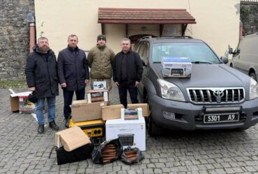 чоловіки, авто, пакунки