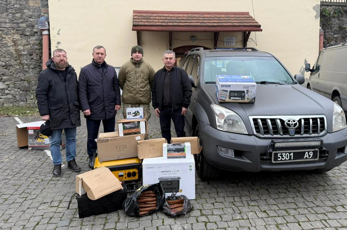 чоловіки, авто, пакунки