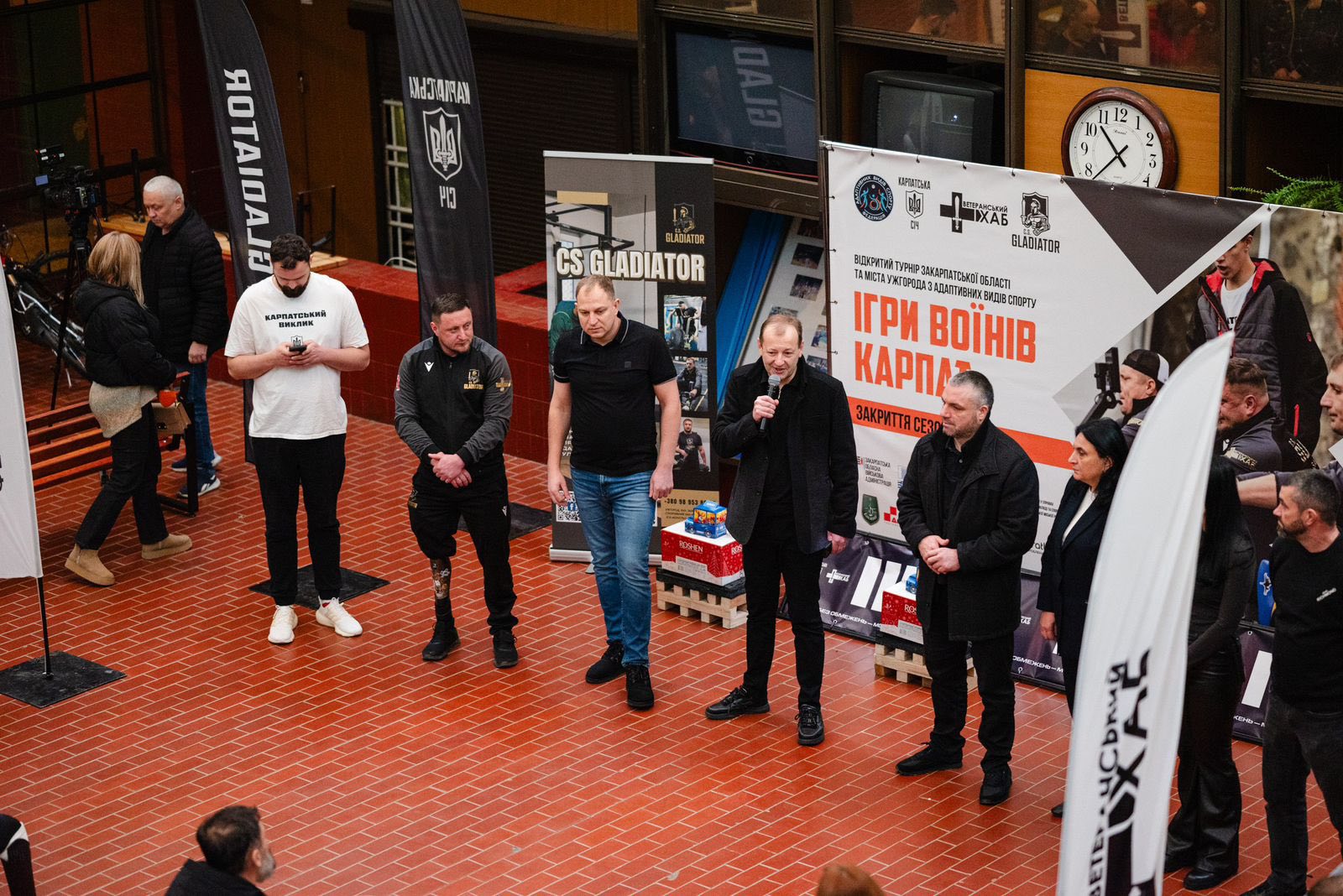 чоловіки, сцена, подія