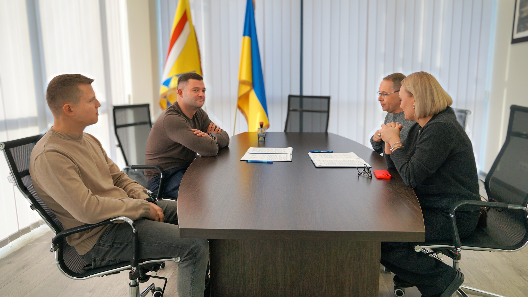 люди, стіл, подія