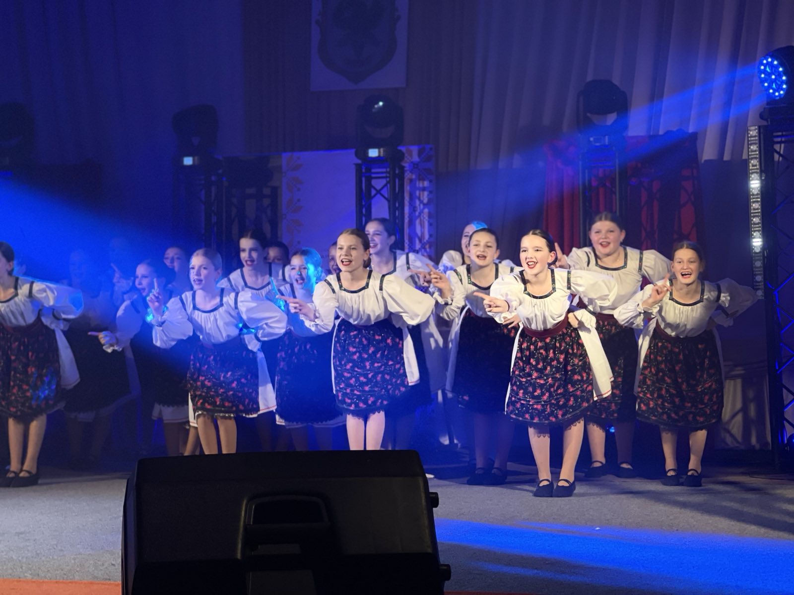 дівчата, танок