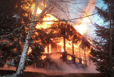 будинок, вогонь, дерева