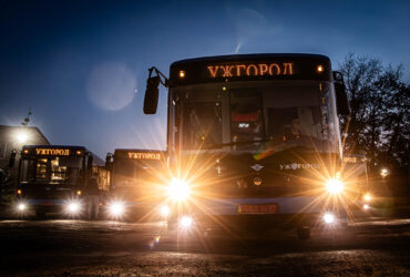 автобуси, ніч