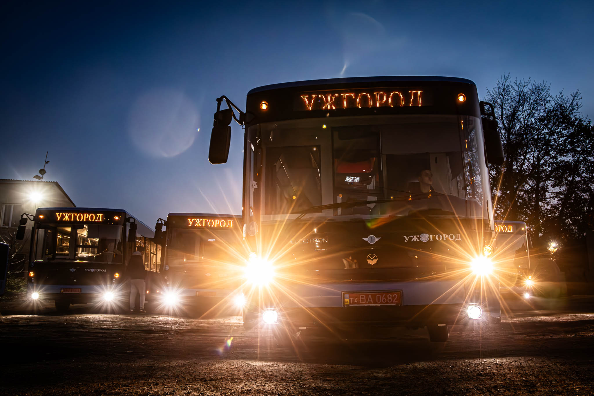 автобуси, ніч