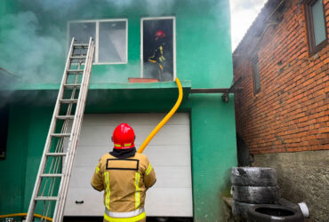 будинок, дим, рятувальник