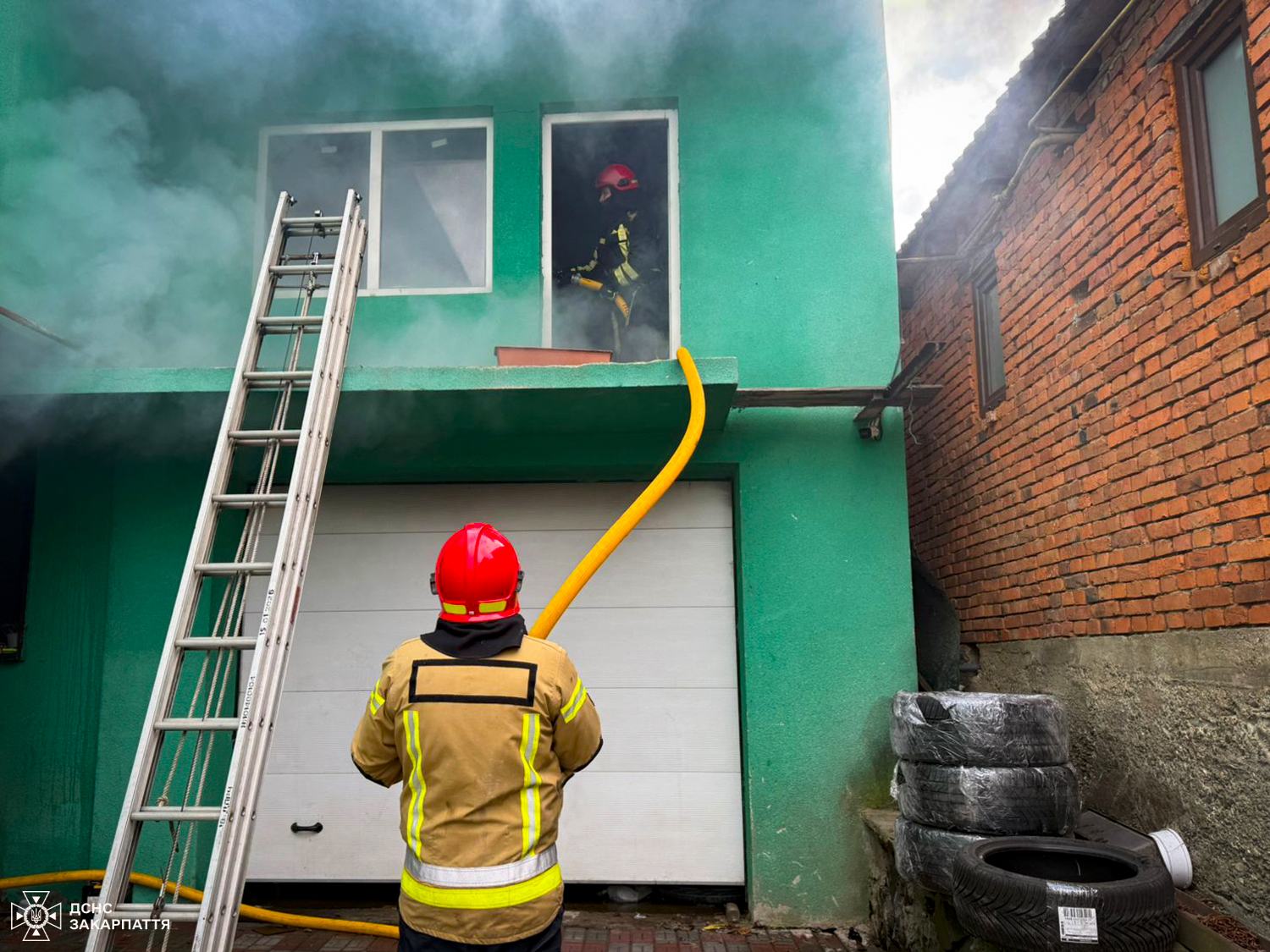 будинок, дим, рятувальник
