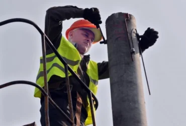 електрик, стовп