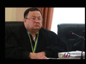 чоловік, вікно