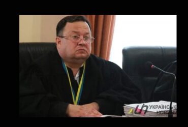 чоловік, вікно