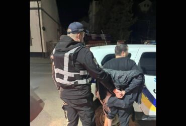 чоловіки, арешт