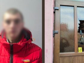 чоловік, двері