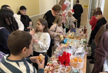 люди, стіл, смаколики