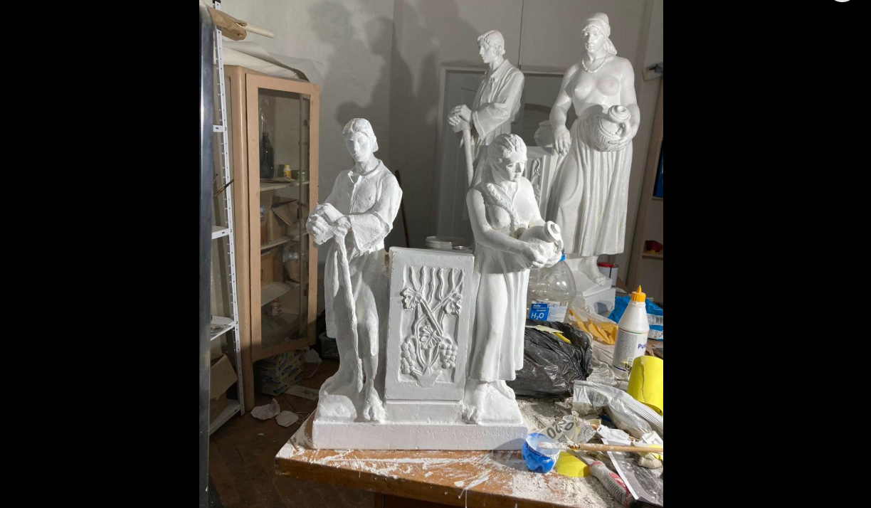 скульптура, стіл