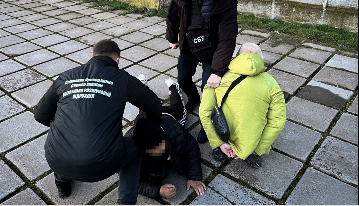 чоловіки, арешт