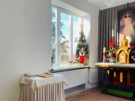 кімната, капличка