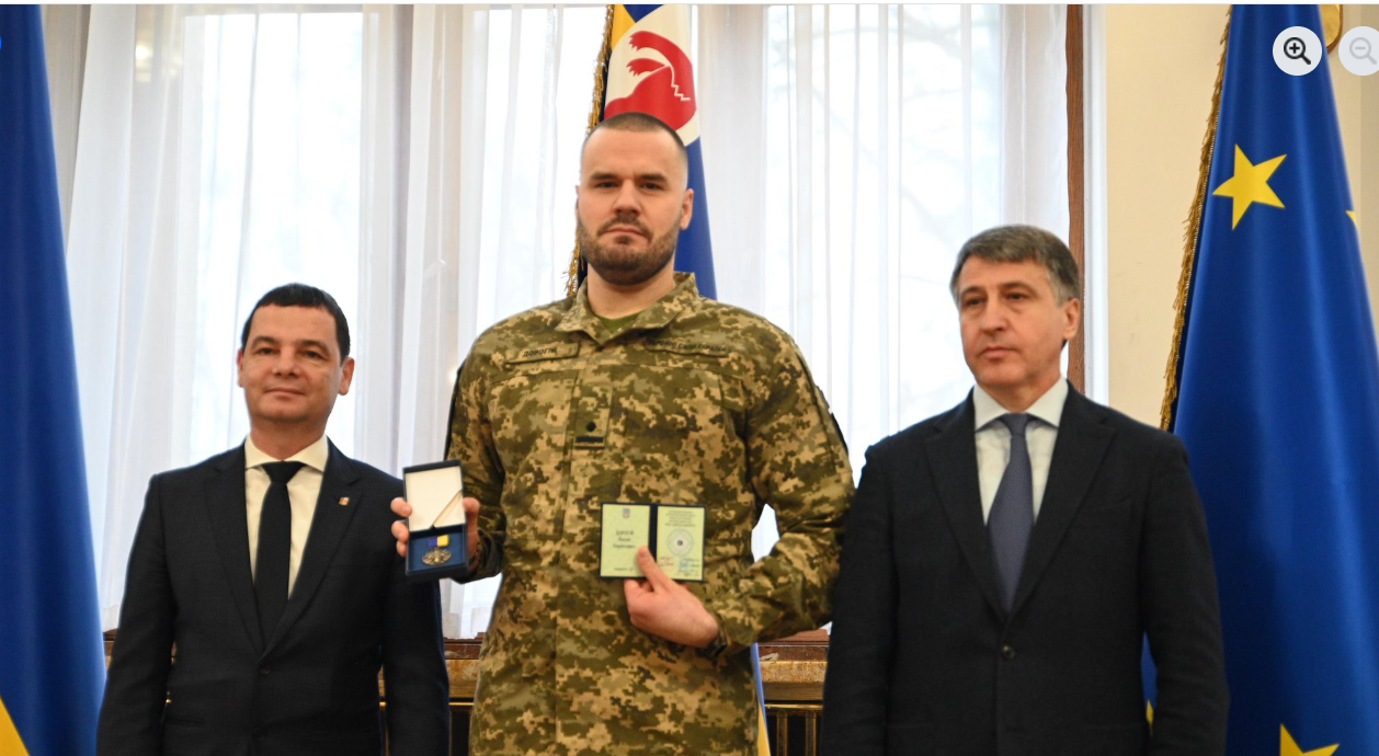 чоловіки, подія