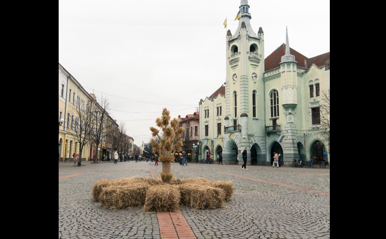місто, площа, символ