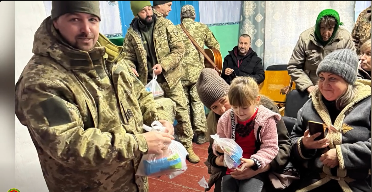 люди, діти, подарунки