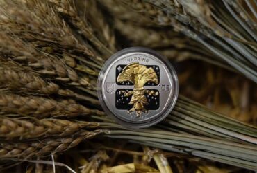 "Дух Різдва": Нацбанк випустив срібну монету із діамантом