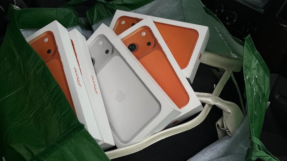 смартфони, сумка