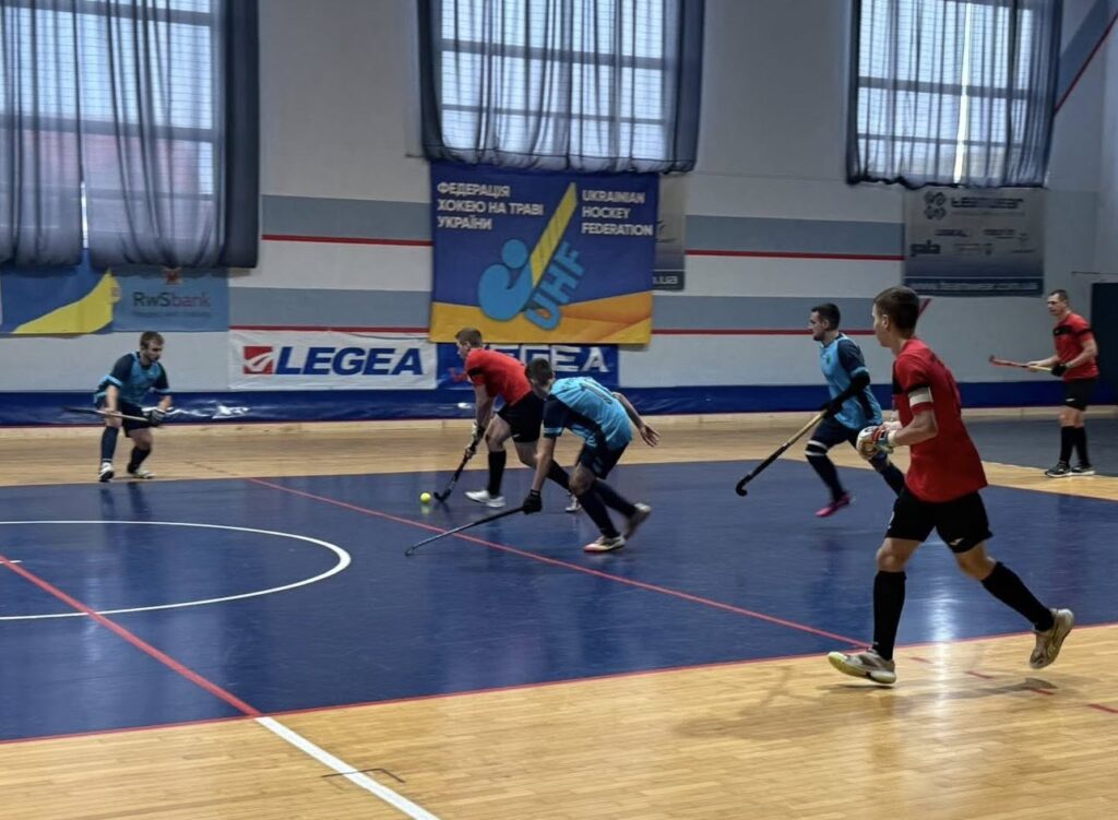 спортивний зал, спортсмени, дія