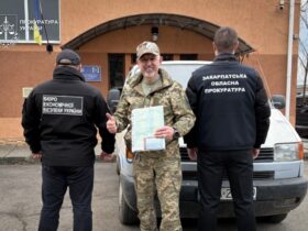 чоловіки, авто. будинок