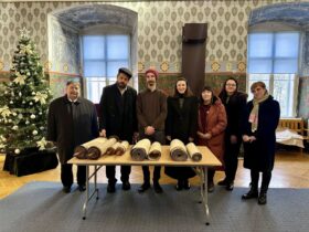 люди, приміщення, стіл