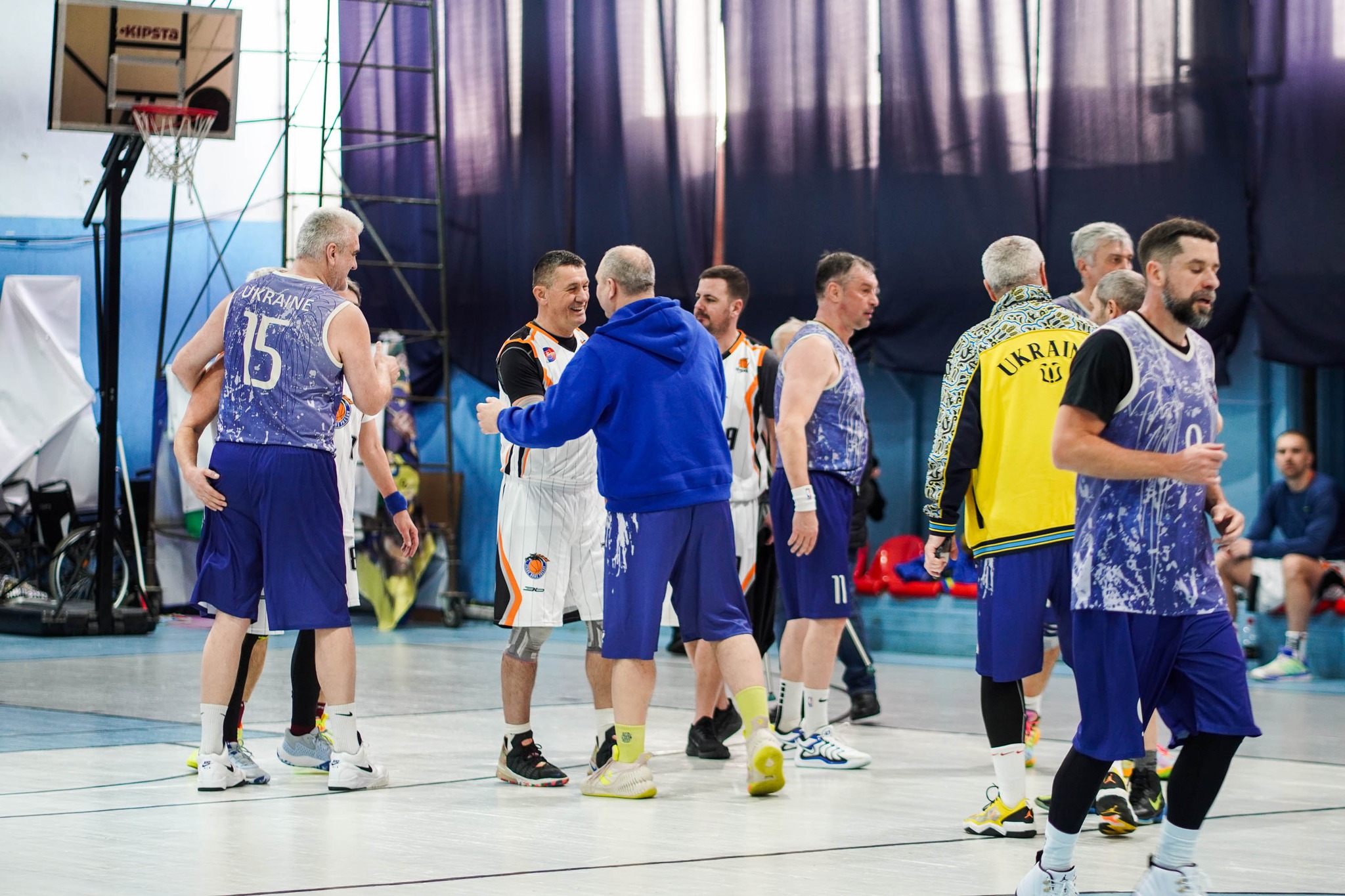 чоловіки, подія