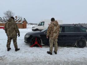 чоловіки, авто, сніг