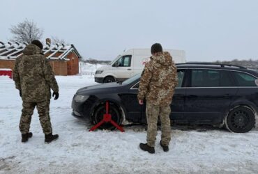 чоловіки, авто, сніг