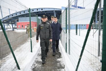 чоловіки, сітка, прохід