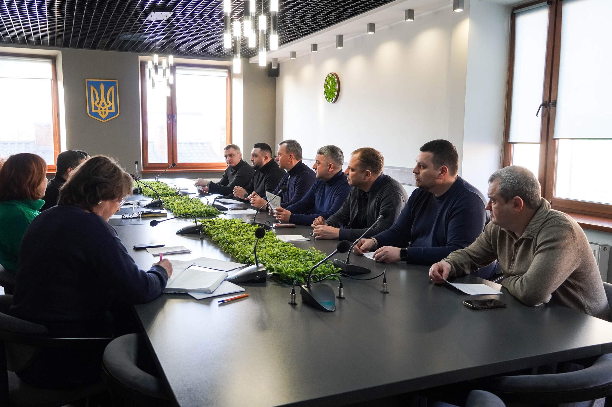 люди, кабінет, стіл