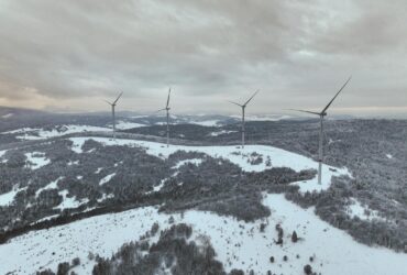 гори, сніг, вітряки