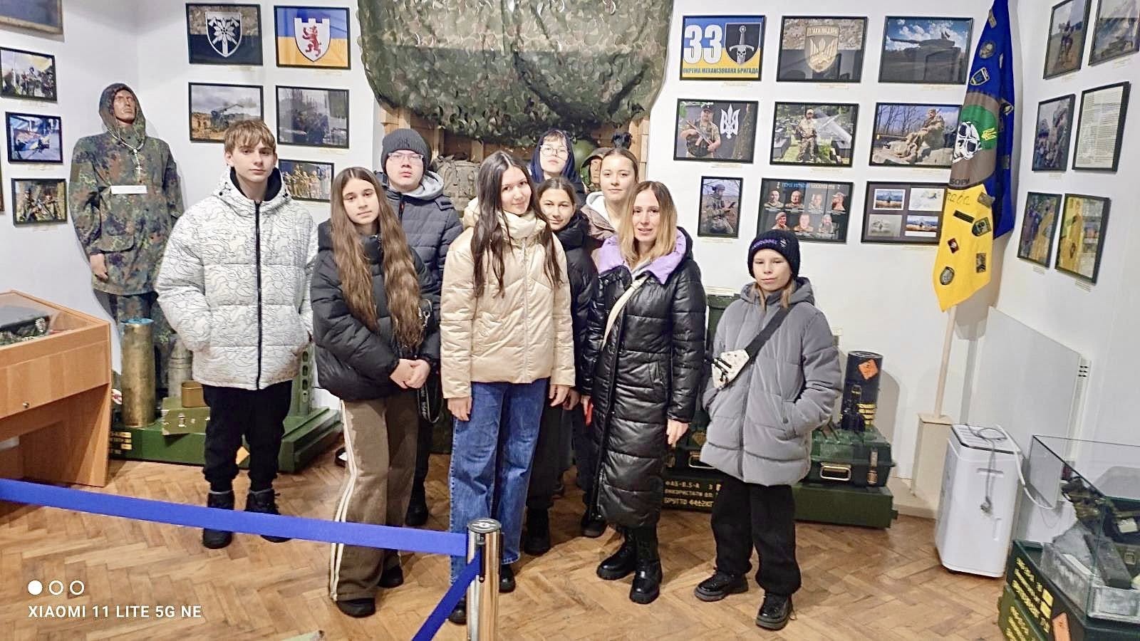 діти, картини, приміщення