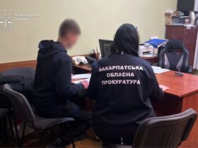 чоловіки, кабінет, стіл