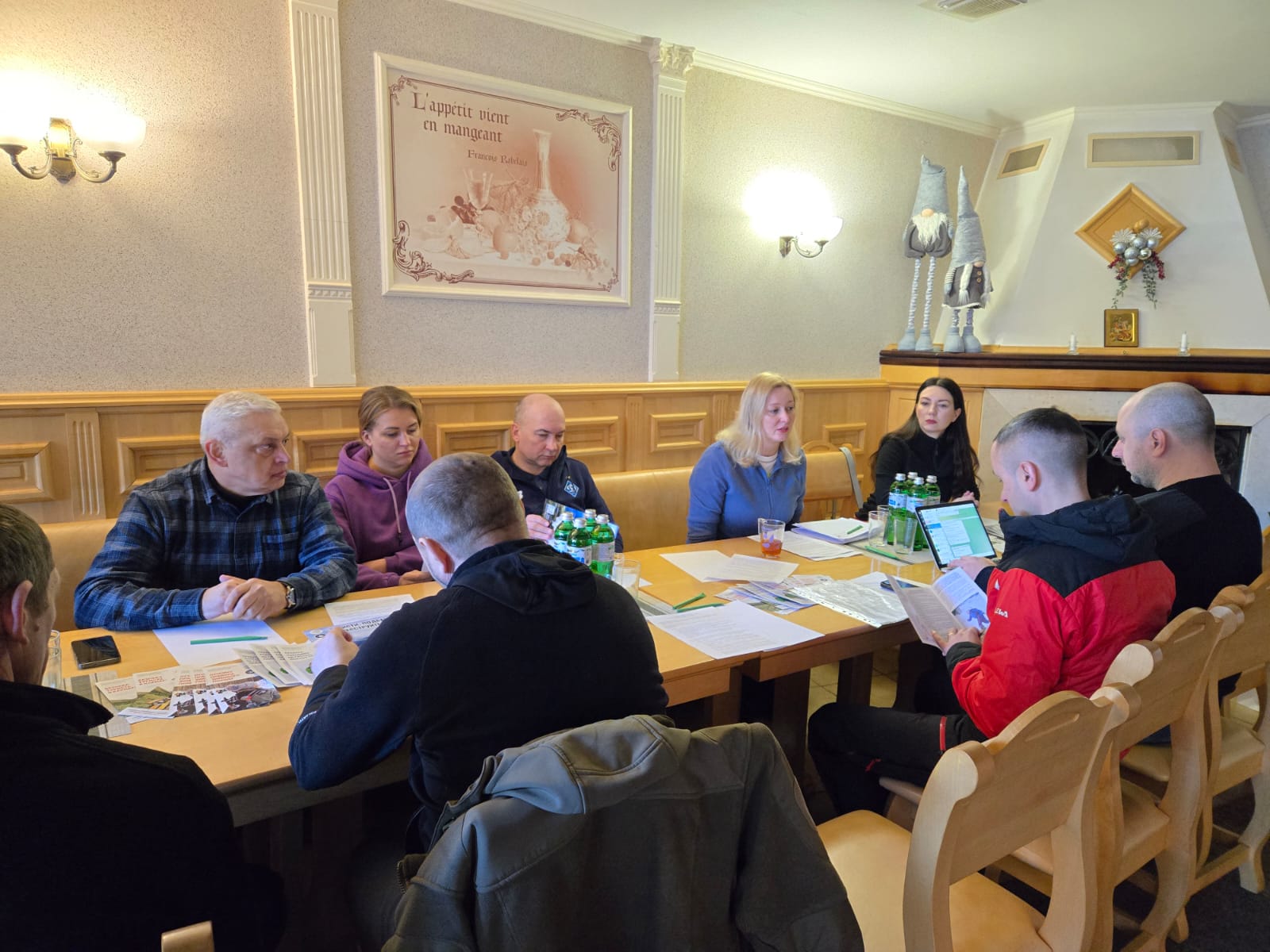 люди, кабінет, стіл