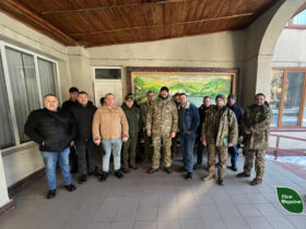 чоловіки, приміщення, картина