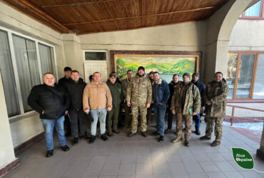 чоловіки, приміщення, картина