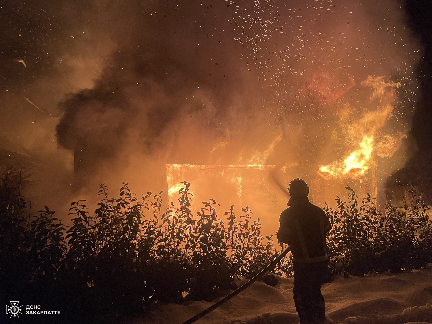 вогонь, дим, ніч, пожежник