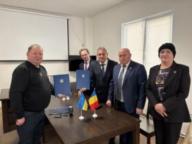 люди, кабінет, стіл