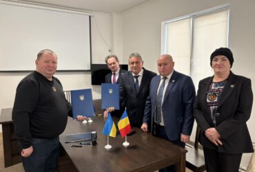 люди, кабінет, стіл