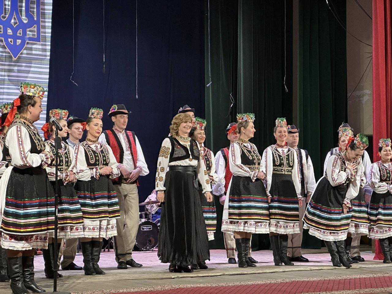 сцена, артисти , дія