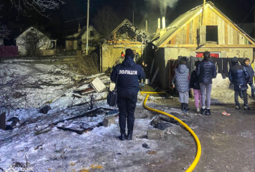 люди, будинок, ніч