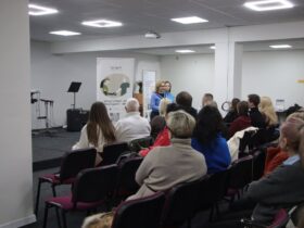 люди, приміщення, дія