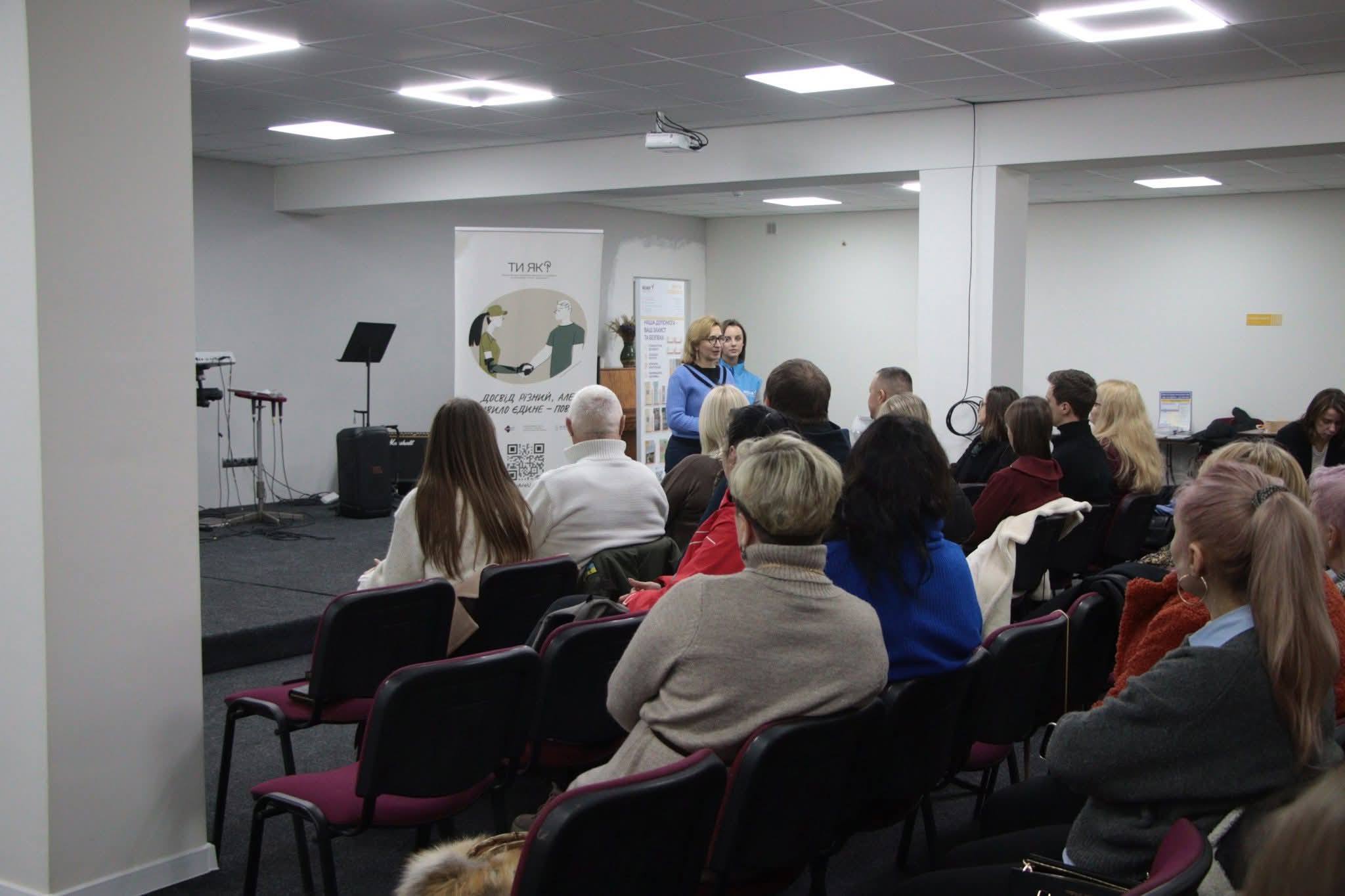 люди, приміщення, дія