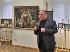 чоловік, стіна, картина