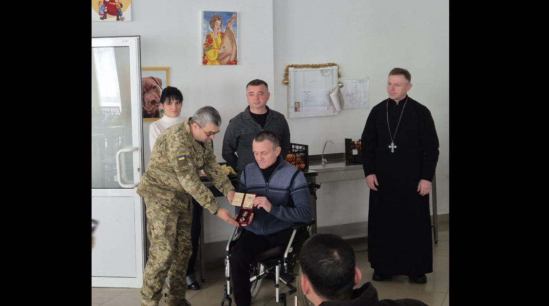 чоловіки, подія